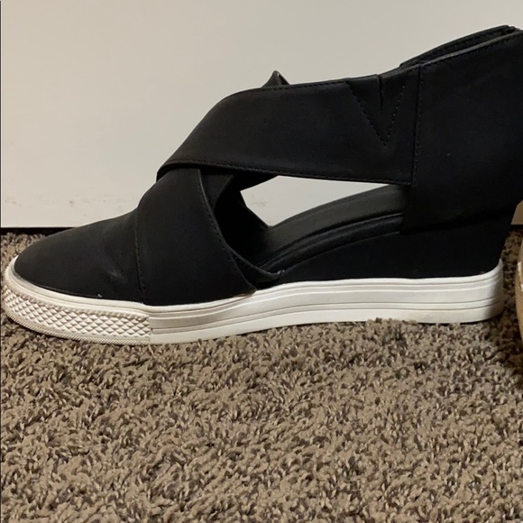 Black Platform Shoes - Picture 2 of 6